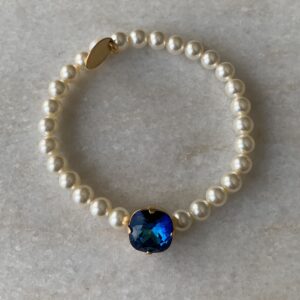 Pearl Stretch with a Large crystal